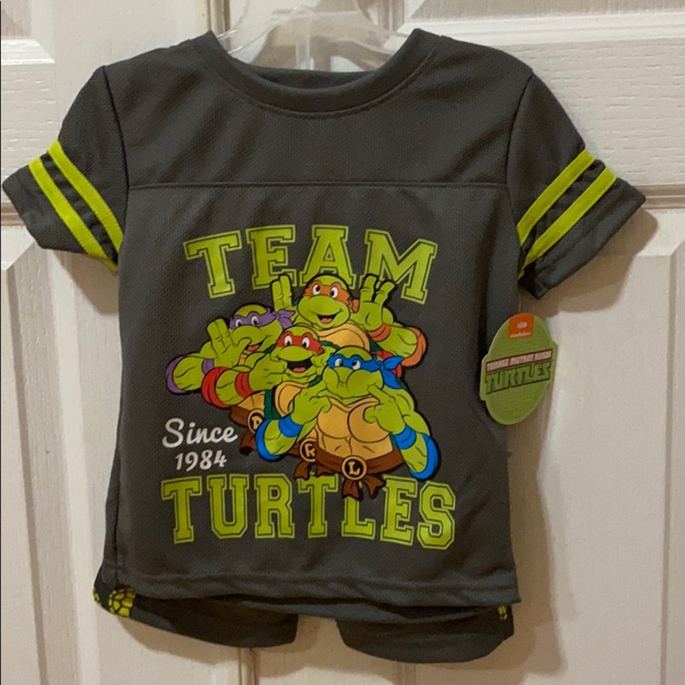New with tags. 2 piece shirt and shorts set.